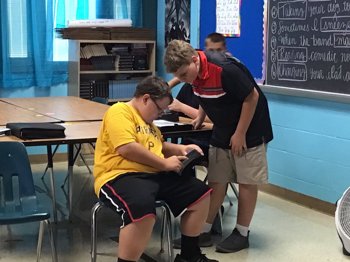 MsBetzLA8's tweet photo. Game-based learning today in 231! Students are using flipping to differentiate between the functions of parts of speech! #flexableseating #gamebasedlearning https://t.co/ijGK4bTLMc