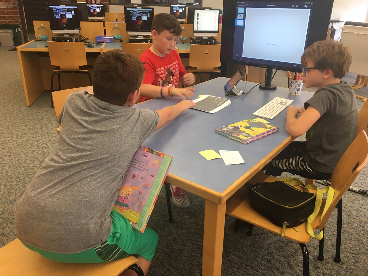 CVISLibrary's tweet image. 4th Ss practicing collaborative roles Managing, Typing, Checking &amp;amp; Researching an invention. Solving problems by talking about things that solved problems!