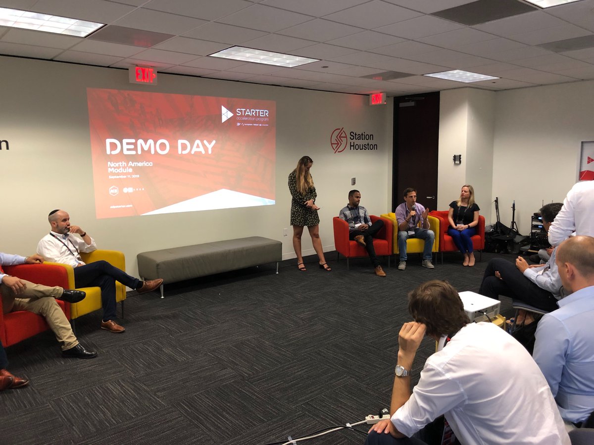 LMarks's tweet photo. After 10 amazing pitches from the #startups, we have concluded our Demo Day with celebratory drinks🍾. We'd like to thank @innovationatEDP and the startups for their hard work...Roll on tomorrow for our @AEPnews #IlluminationLAB Demo Day in Nashville 🙌🇺🇸💡 https://t.co/GQNfbQY75H