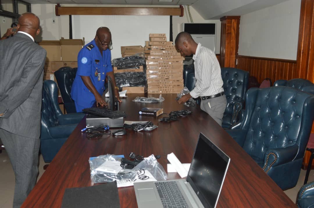 pnh_officiel's tweet photo. [#Cooperation]. La @MINUJUSTH a octroyé hier, un important don en matériels informatiques à la Police Nationale d’Haïti. Il s’agit d’une cinquantaine d’ordinateurs...
👉https://t.co/stuaMv6CfA
#SPRPPNH #Haiti https://t.co/wQYuPvkFwr