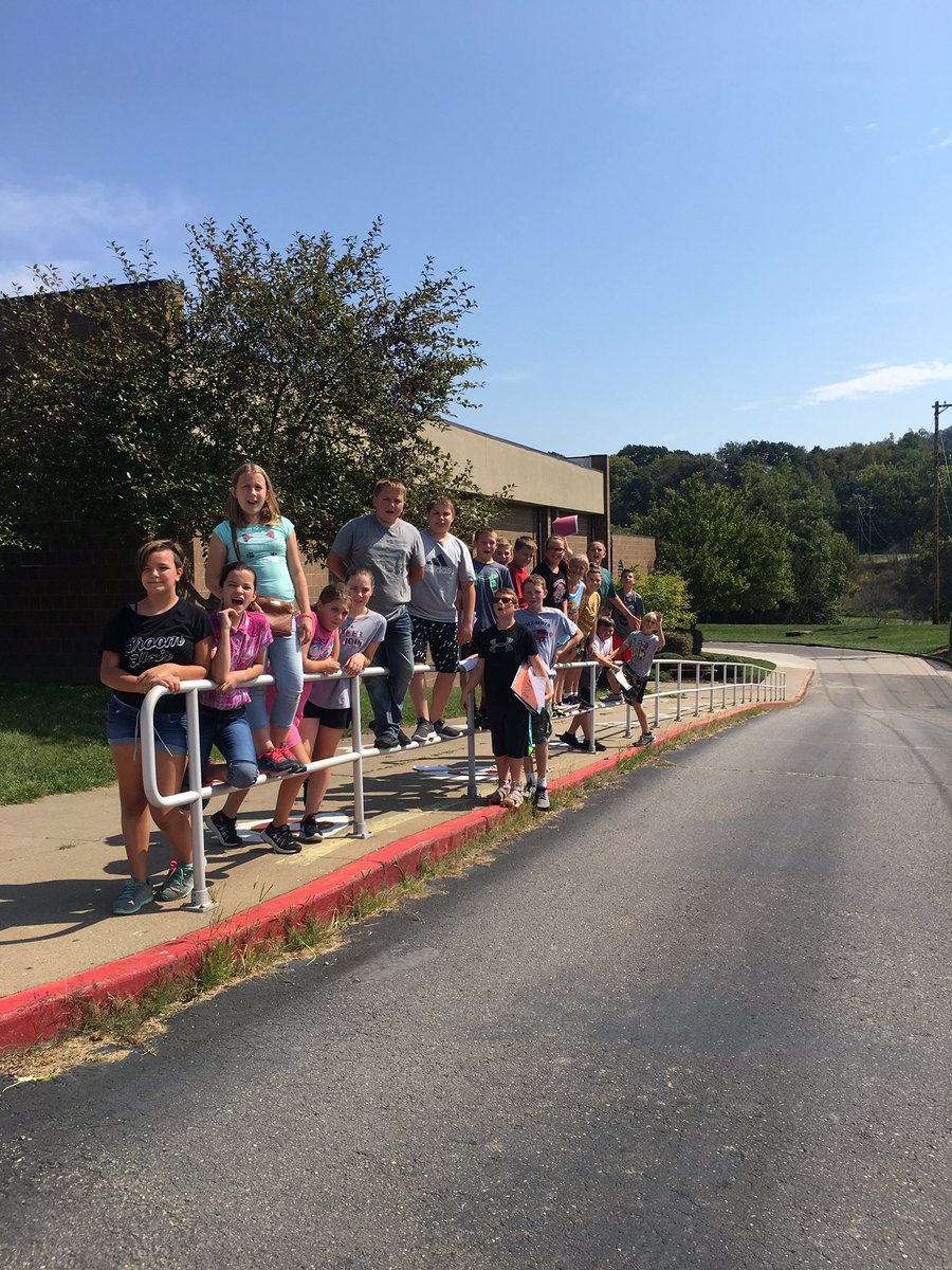 rklinger_r's tweet photo. Spotting ratios around our school. One student called it a “math adventure”! Love their enthusiasm! #CaldwellProud #MathInTheMiddle https://t.co/NaIvFkf3Jj