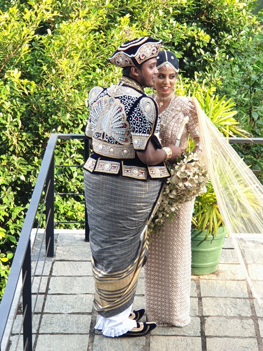 vinita_gowda's tweet photo. @ATBCAP2019 started the day #thulhiriya with a lovely wedding ... #supernormalStimuli #SriLanka https://t.co/HZmI9yVOR5
