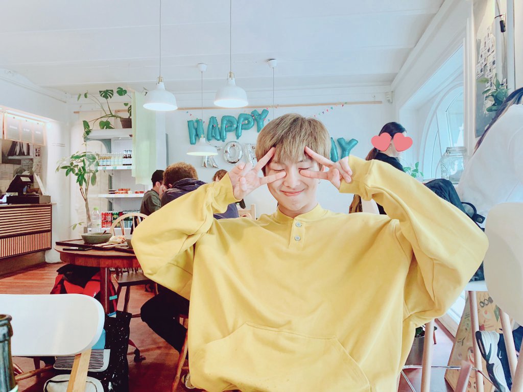 nanami_jk_97's tweet image. 생일 축하해요!
防弾少年団のリーダーとしてメンバーたちの笑顔を守ってくれてありがとう。今の防弾少年団があるのはナムさんのおかげです✨
生まれてきてくれてありがとう。
Big Hitに入ってくれてありがとう。
사랑해요♡
#HappyRMDay #HappyBirthdayRM
#armyいいねしてくれた人フォロー