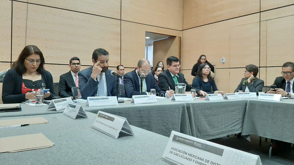 OnexpoNacional's tweet photo. El Dr. @VictorA01203864 , Director Técnico y de Normatividad de #OnexpoNacional, se encuentra representando a la Organización en el Comité Consultivo Nacional de Normalización de Seguridad Industrial y Operativa y Protección al Medio Ambiente #CONASEA. https://t.co/nbeBVpE8Jw