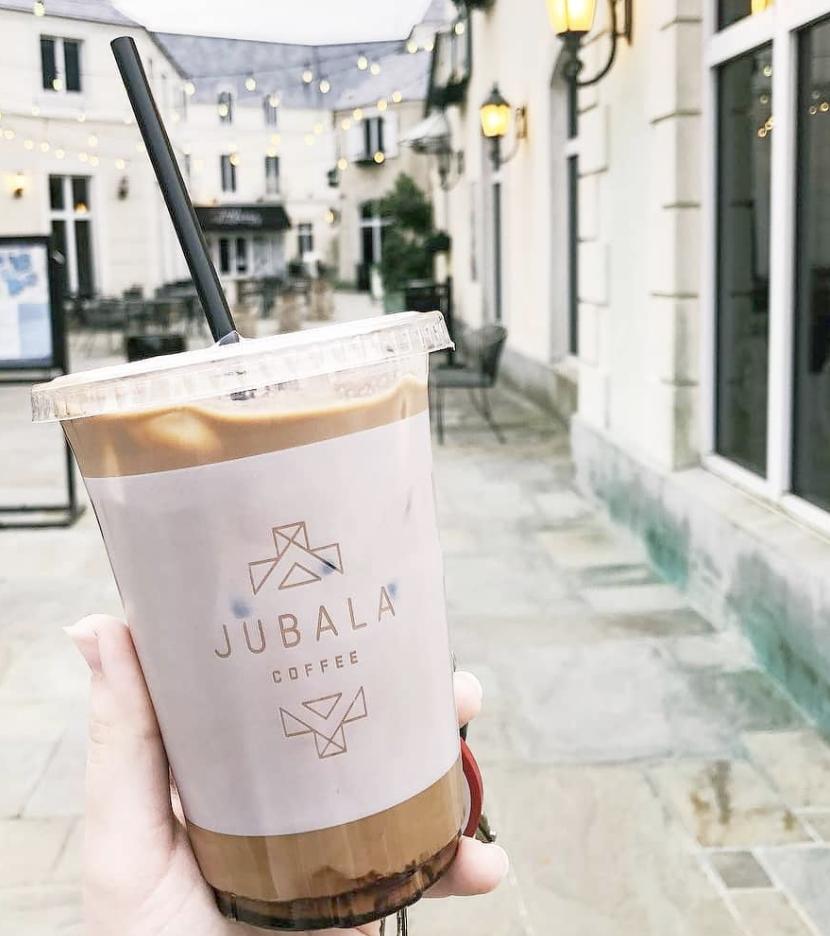 Need a cup of joe to make it through the day? Grab a great cup of coffee and a treat from Benchwarmers Bagels or 
@jubalacoffee and get the energy you need! Don't forget to add $5 to your bill to support school meals. More details: supportschoolmeals.org #4schoolmeals