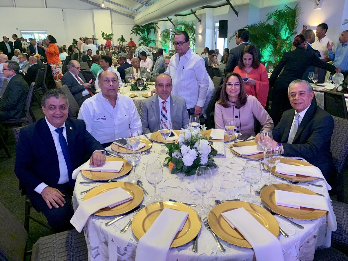 GustavoSanchezq's tweet photo. En Desayuno del @CDCMauricioBaez y en almuerzo con @Gonzalo2020RD Dos actividades que me llenan de satisfacción.  Dos motivos  una razón https://t.co/MB7OEGQIdV