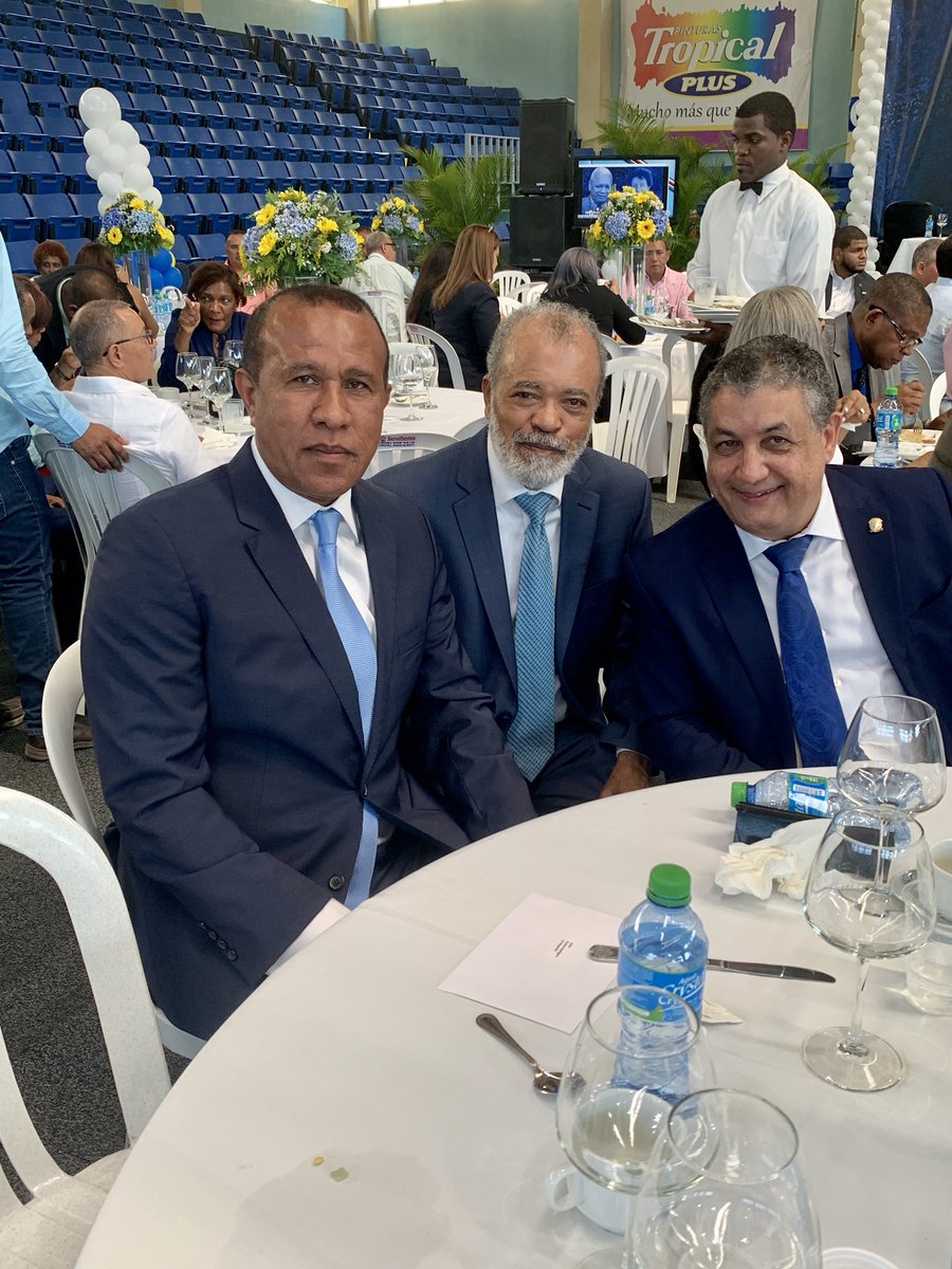 GustavoSanchezq's tweet photo. En Desayuno del @CDCMauricioBaez y en almuerzo con @Gonzalo2020RD Dos actividades que me llenan de satisfacción.  Dos motivos  una razón https://t.co/MB7OEGQIdV