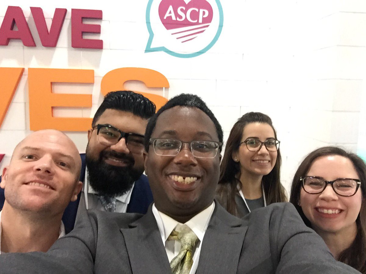 bluehatcomics85's tweet image. Amazing selfie with @ALBoothMD and @KMirza !! #ASCPiSpy #ASCP2019 @SUNYUpstatePath @ASCP_Chicago @smlungpathguy @DrFNA #IAmAPathologist #WeArePathologist #hemepath #GIpath