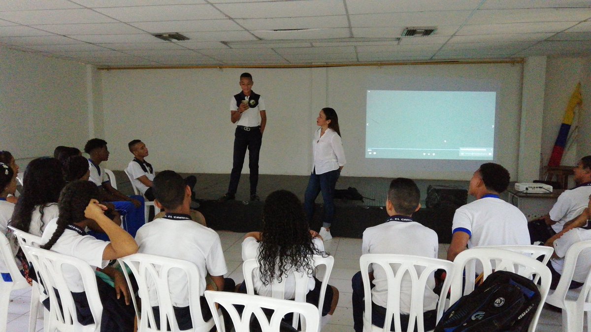 DaabonOrganics's tweet photo. En el Grupo Daabon creemos firmemente en la responsabilidad social, como un compromiso con la construcción de ciudad. Así va nuestro taller audiovisual, donde participan jóvenes del IED El Carmen de pescaito. 
📻
#daabon #terlica #orgullosamario #responsabilidadsocial #Pescaito https://t.co/NrarIMDn8D