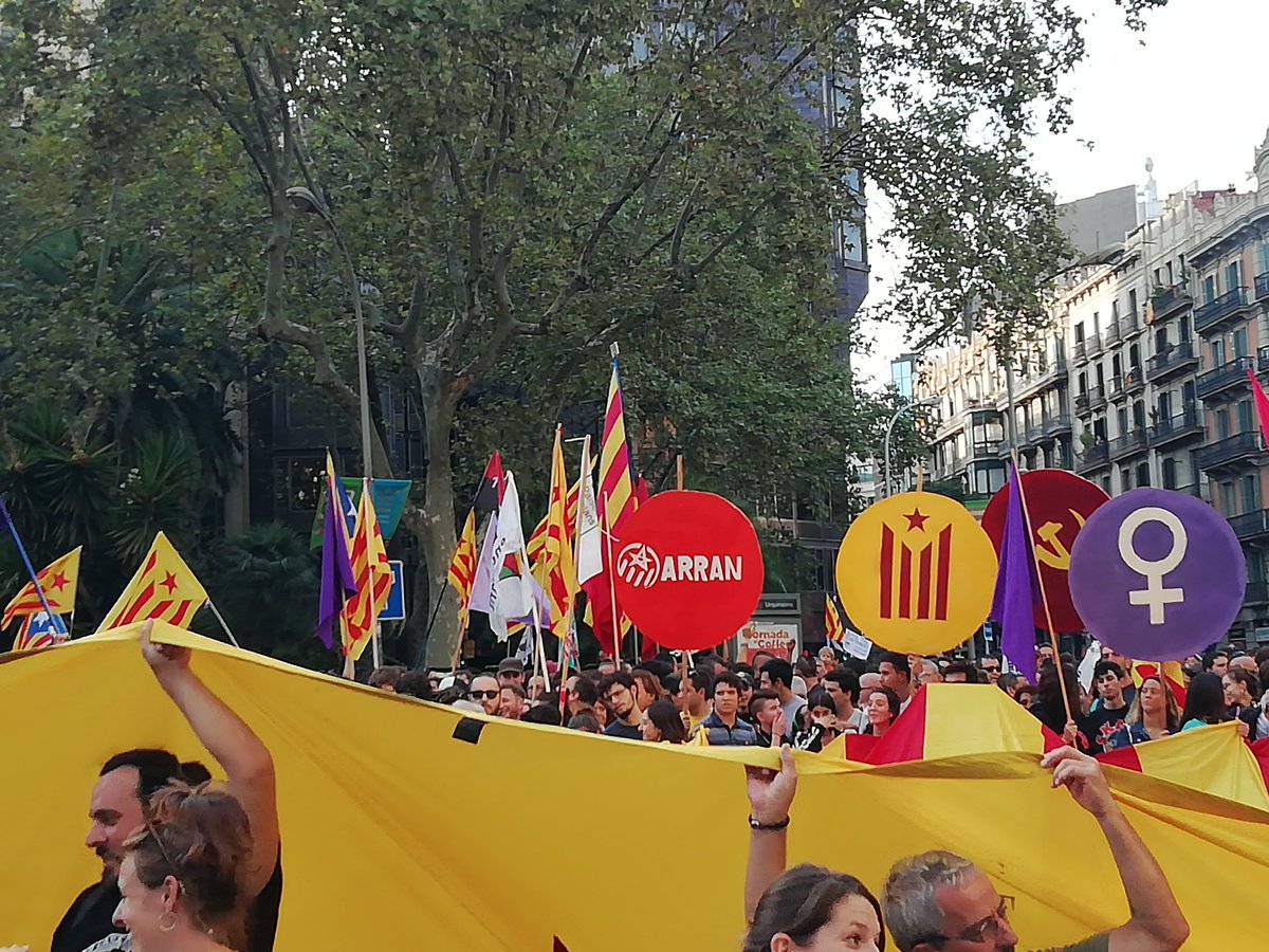 Arrenca la manifestació de l'esquerra independentista!

#OrganitzemPoderPopular, cap a la independència no hi ha dreceres!

#PoderPopularCapALaIndependència