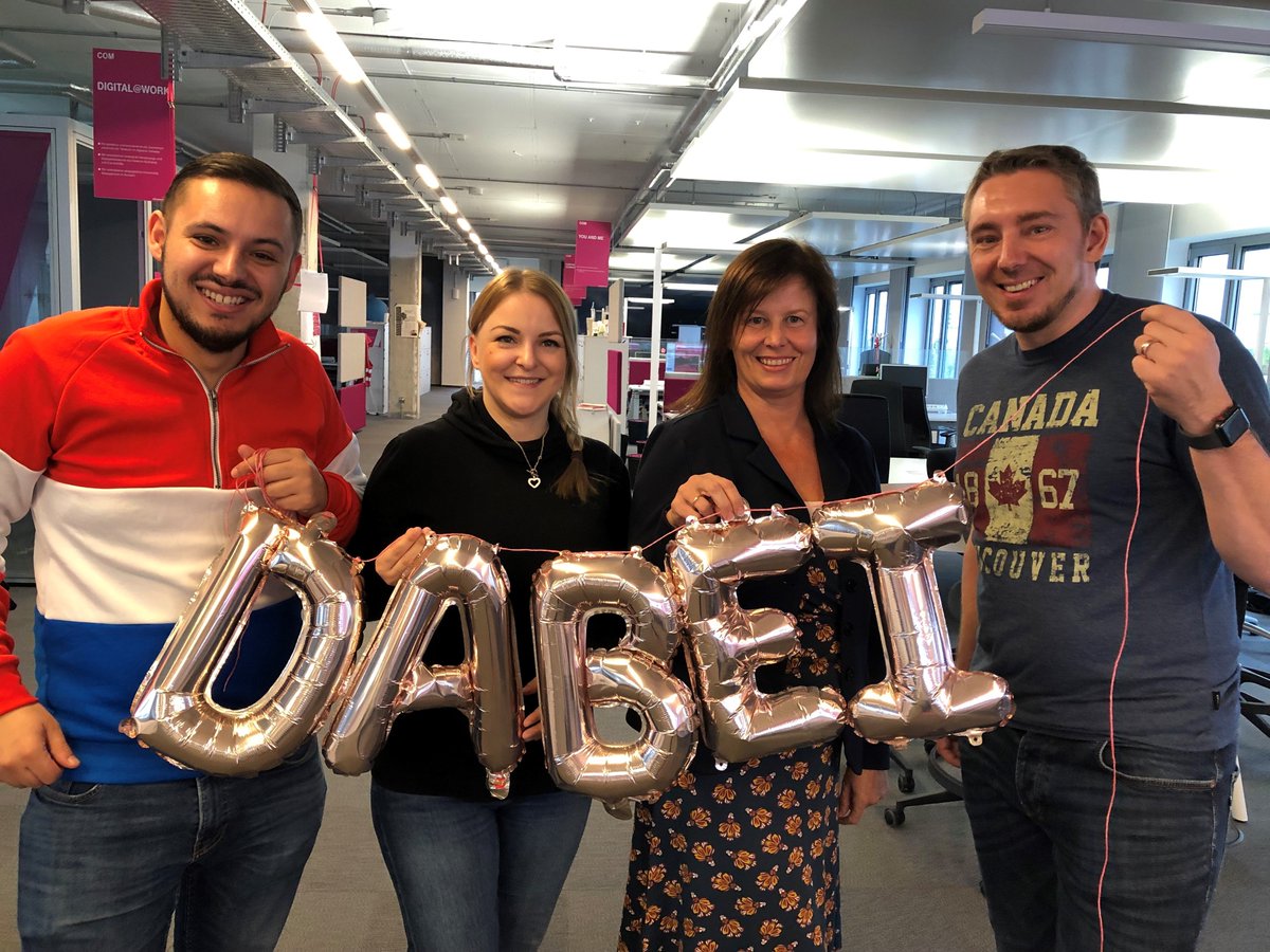 deutschetelekom's tweet photo. Herzlich Willkommen zum ersten #digichat! Heute diskutieren wir über #FakeNews und darüber, was man heutzutage eigentlich noch glauben darf. Wer ist alles mit #DABEI? 🧐 Stellt euch doch mal kurz vor und vergesst nicht, den Hashtag #digichat zu nutzen. ^steffi https://t.co/AeKREiA75i
