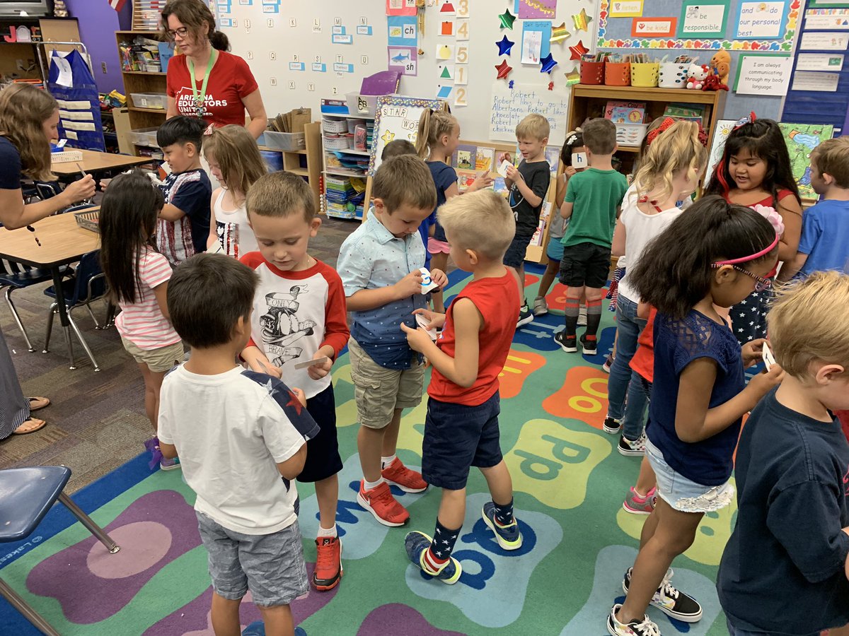 Kindergarten students in Mrs. Spak’s class play Quiz, Quiz, Trade to learn letter names and sounds!
<a href="/DVUSD/">Deer Valley Unified School District</a> #kaganstructuresinkinder #Hawks