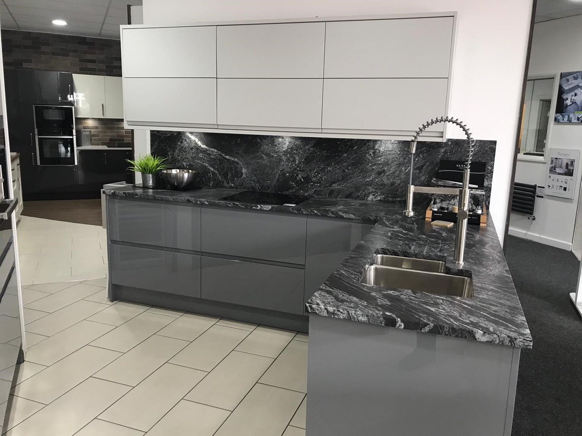 LochAnnaKitchen's tweet photo. The LochAnna Mala & Profile displays in M Markovitz Kitchen & Bathroom Showroom are looking great! If you're from in and around the Chesterfield area and looking for a new kitchen, call in and speak to one of the team 💯👍👀
#lochanna #paintedkitchens #kitchens #kitchendesign https://t.co/p3fHMvzkEg