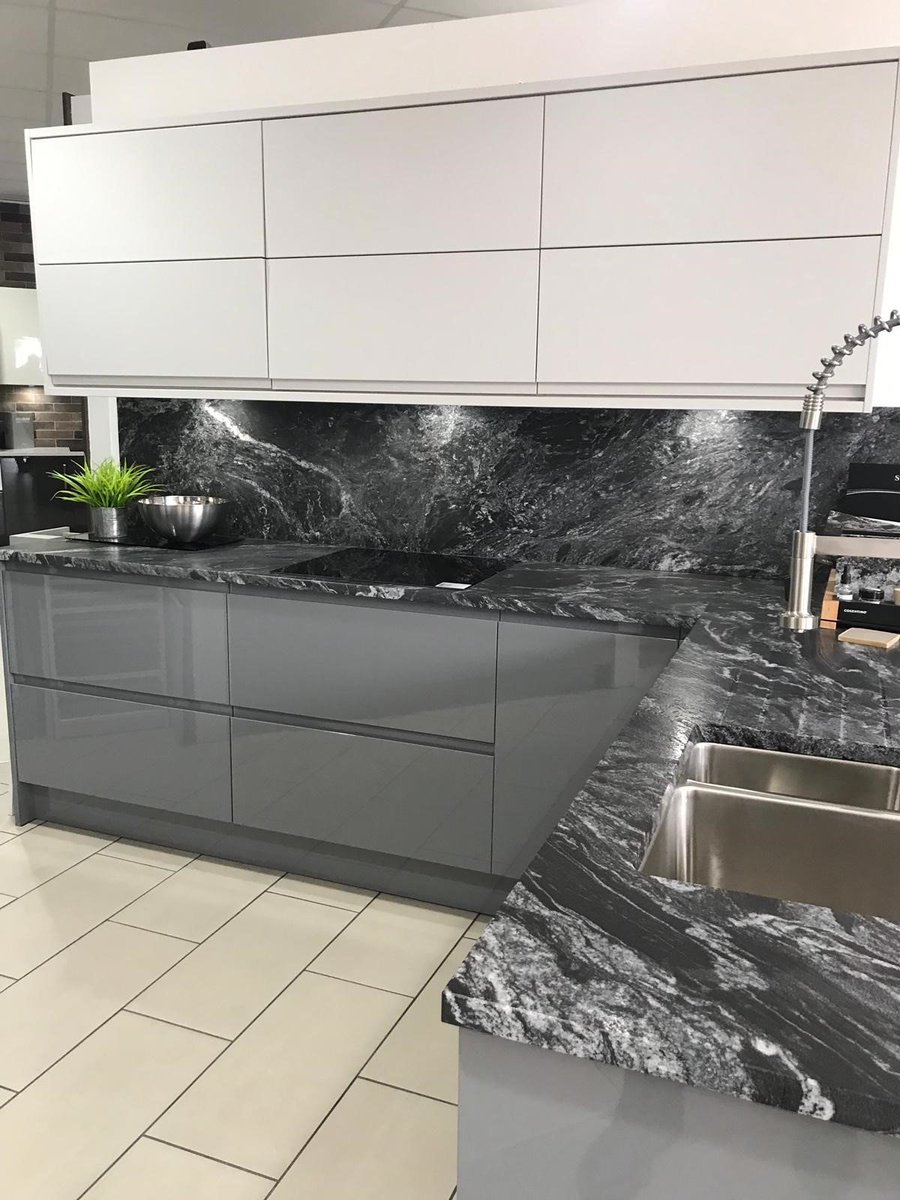 LochAnnaKitchen's tweet photo. The LochAnna Mala & Profile displays in M Markovitz Kitchen & Bathroom Showroom are looking great! If you're from in and around the Chesterfield area and looking for a new kitchen, call in and speak to one of the team 💯👍👀
#lochanna #paintedkitchens #kitchens #kitchendesign https://t.co/p3fHMvzkEg