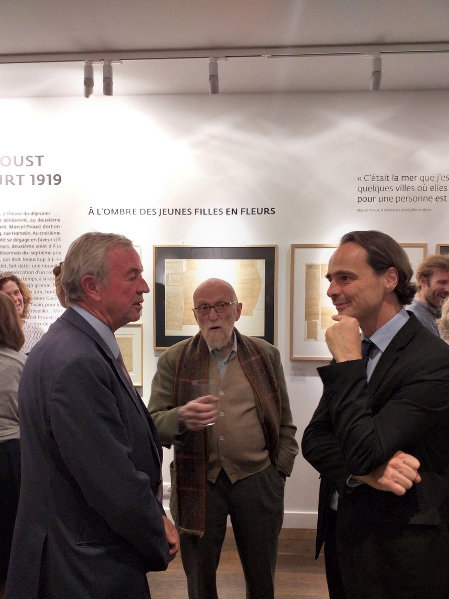 H_Litteraires's tweet image. L'inauguration de l'#exposition "#Proust, Prix Goncourt, 1919" avait lieu hier à la galerie @gallimard, en présence de @ThierryLaget, lauréat du Prix Céleste Albaret 2019 pour son "Proust, Prix Goncourt. Une émeute littéraire"...
#HôtelsLittéraires #LeSwann 
@AmisDeProust