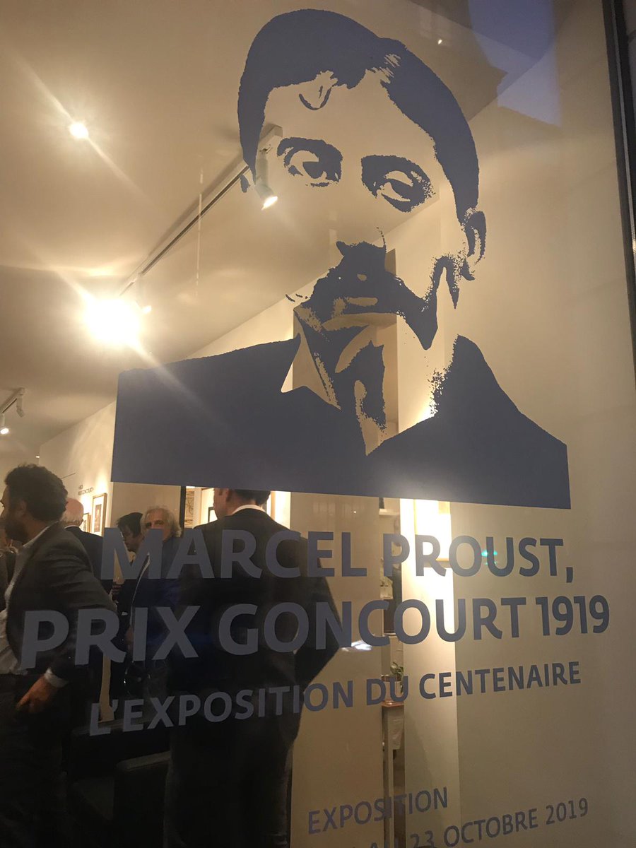 H_Litteraires's tweet image. L'inauguration de l'#exposition "#Proust, Prix Goncourt, 1919" avait lieu hier à la galerie @gallimard, en présence de @ThierryLaget, lauréat du Prix Céleste Albaret 2019 pour son "Proust, Prix Goncourt. Une émeute littéraire"...
#HôtelsLittéraires #LeSwann 
@AmisDeProust