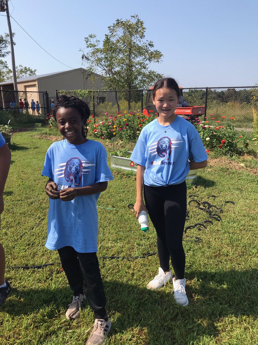 upliftedclass's tweet photo. More pics of our Bears serving their community @bansheereeksnp 🐻 thank you so much for having us!!! What a great opportunity provided by our awesome admin &amp; SS team! #givingback #bamserves19 @BAM_MS_Official https://t.co/WjAo3RC9JB