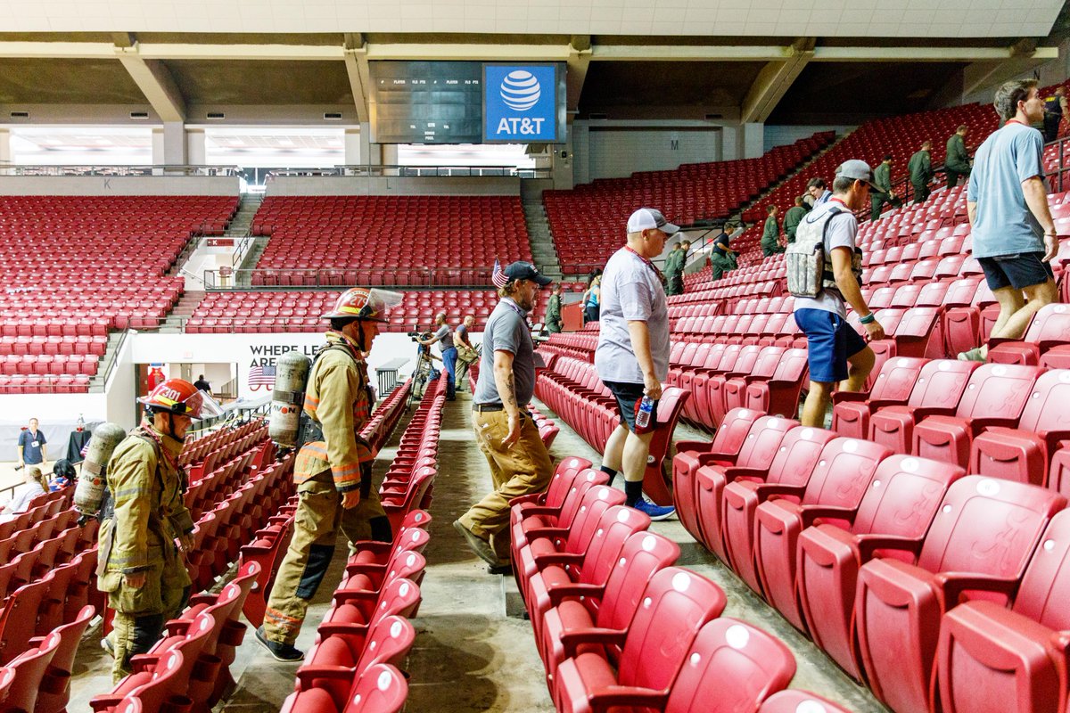 UofAlabama's tweet photo. 1st responders, military veterans + family support groups climbed the equivalent of 110 flights of stairs this morning – the equivalent of the World Trade Center – this morning to honor the victims of the attacks that took place on Sept. 11, 2001. 🇺🇸 #UAneverforget #TodayAtUA https://t.co/AEmRHEqQHM
