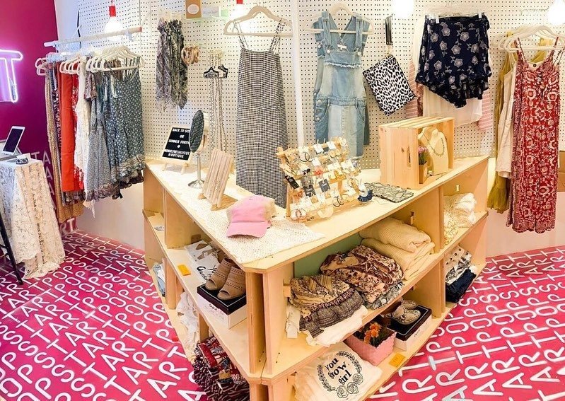 STOP. SHOP. ROLL. Freshly Cut Boutique is here &amp; they brought along their new fall arrivals! #Shoplocal with them &amp; 4 other #nyc small businesses at our POPSTART pop-up #shop Mon-Sat 11AM-8PM until Oct 31st! ❤️❤️❤️ Tag someone who would love these earrings! #turnstylenyc