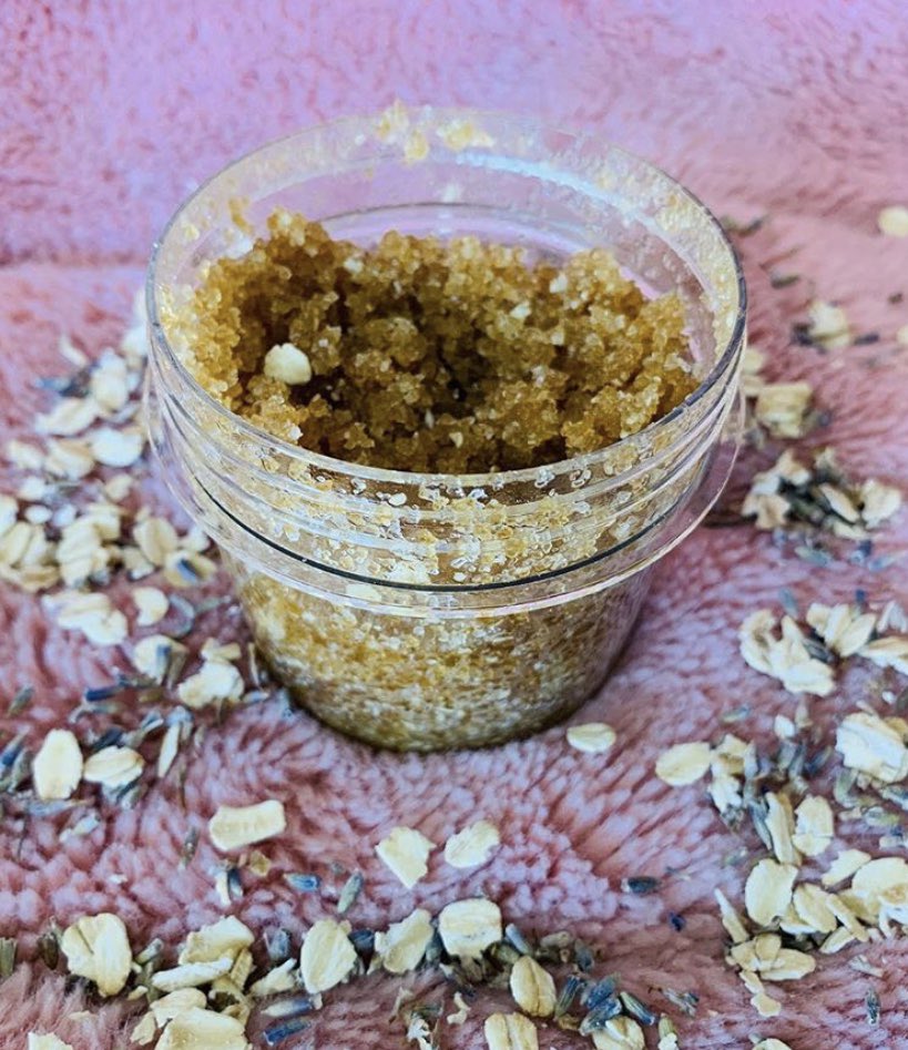 tinyevolutions's tweet photo. 🌼Exfoliates and removes dead skin cells 
🌼Helps remove buildup on Scalp/Beard 
🌼Stimulates hair follicles for hair growth
🌼Tee Tree oil is a natural Anti-Fungal and Anti-septic which helps fight dandruff and keeps Scalp/Beard clean https://t.co/78Y9BY8DDH