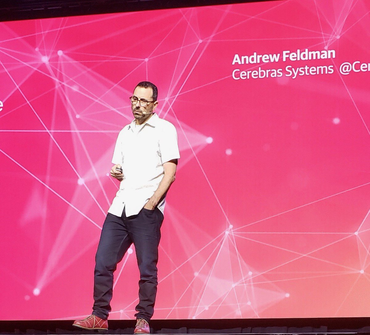 ginablaber's tweet image. CEO Andrew Feldman describes the new @CerebrasSystems Wafer Scale Engine (WSE). The WSE is the largest chip ever built.

Recent comment at #OReillyAI: &quot;I would very much like some of those Big Chips please.&quot;