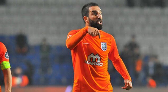 senolumut's tweet photo. Soldaki Arda Turan, kendi hamile eşi evdeyken, başka birinin eşine asıldı, yetmedi burnunu kırdı,hastanede etrafa kurşun sıktı cezasının açıklanması ertelendi, soldaki Canan Kaftancıoğlu 7 sene önce tweet attı, kimsenin burnunu bile kanatmadı,9 sene 8 ay ceza aldı #adaletnerede https://t.co/6ENSquJ5Ow