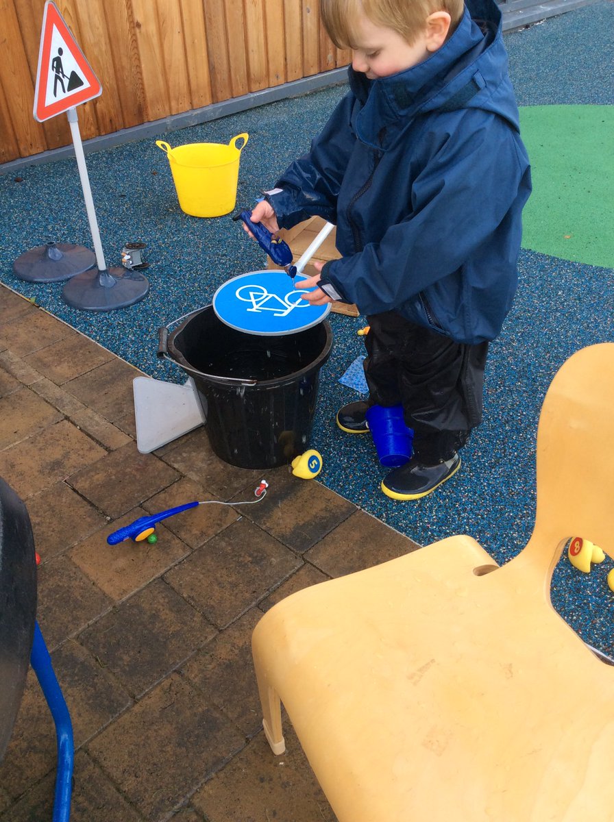TollbraePS's tweet photo. Cluiche uisge, cho spòrsail! Ach bha sinn bog fluich! Water play is so much fun, even if we did all get soaked! It’s such a novelty having an outdoor tap! #fillingandpouring #measure #emptyandfull #investigating #outdoorplay #active #healthy https://t.co/BPyVu3OCfA