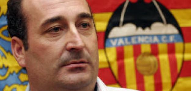 pacopolit's tweet image. Aún recuerdo cuando desde la Agrupación de Peñas se actuó como oposición clara y frontal contra un máximo accionista desnortado y que llevaba el club al abismo.

Corría el año 2007-2008 y su presidente era Jaume Part. 

Otros tiempos, sin duda.

"Los amos del club somos nosotros"