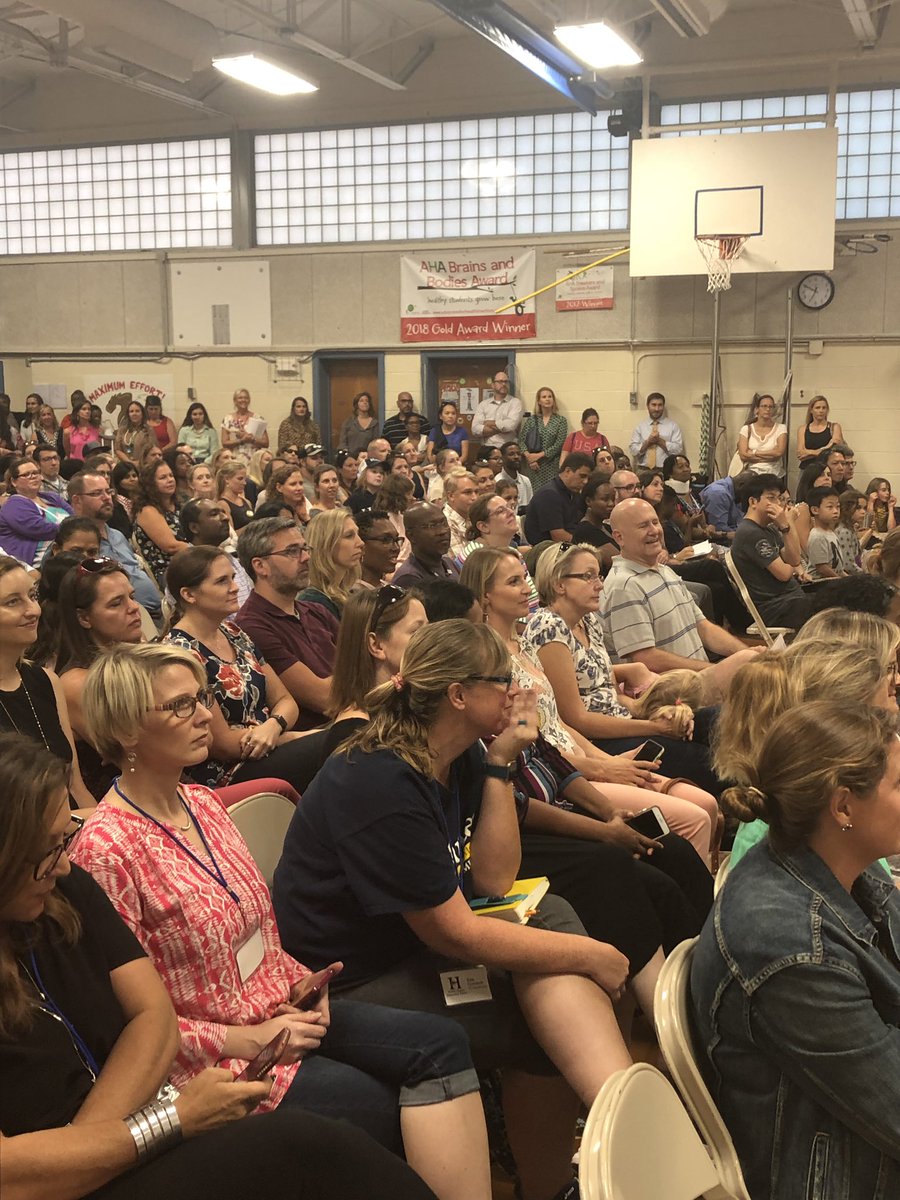 HunterPrincipal's tweet photo. How lucky are we that all of these families came out to Hunter tonight to celebrate the beginning of a great school year!! #REthinkPTA Thanks Hunter staff, @hunter_pta , and @HunterFound ! https://t.co/aZ0Hfc6bQh