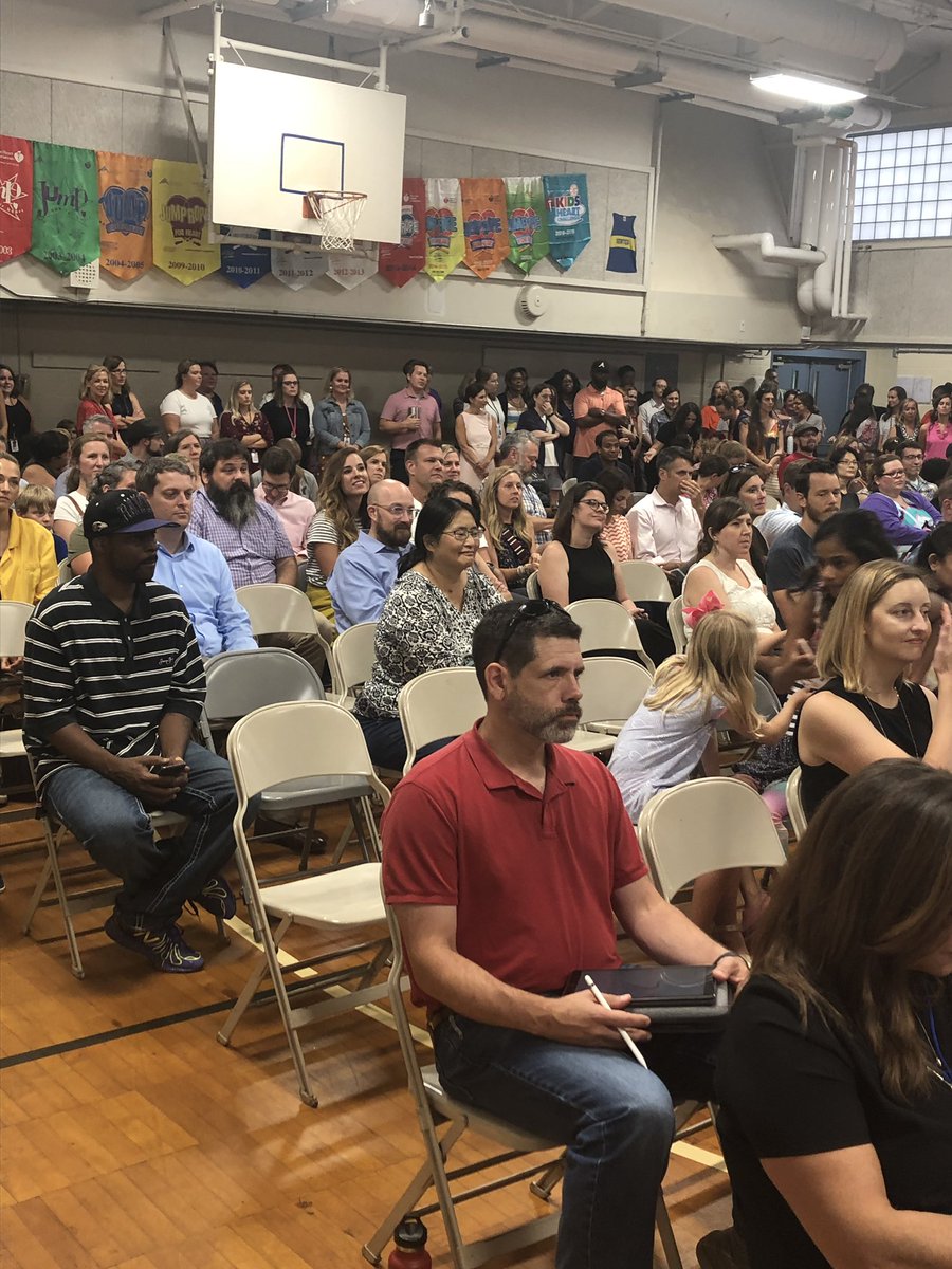 HunterPrincipal's tweet photo. How lucky are we that all of these families came out to Hunter tonight to celebrate the beginning of a great school year!! #REthinkPTA Thanks Hunter staff, @hunter_pta , and @HunterFound ! https://t.co/aZ0Hfc6bQh