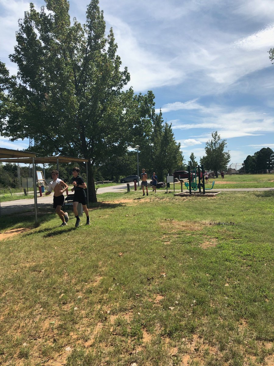 Your Boys and Girls getting ready to run for Friday!! Home meet @ Choctaw Creek Park, First race is JV Girls at 10:30am.. Come support your Yellowjackets!! 💙💛