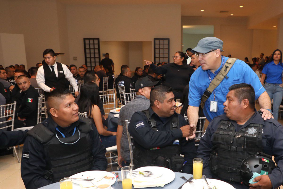 GobSanNicolas's tweet photo. #OrgulloSN Gracias a su trabajo, esfuerzo y dedicación, es junto a ellos que logramos construir una mejor ciudad, más segura para todos. En agradecimiento por su trabajo y celebrando el Día del Policía de Nuevo León.

https://t.co/s6PLBdUJSS https://t.co/2h7Sd0edEg