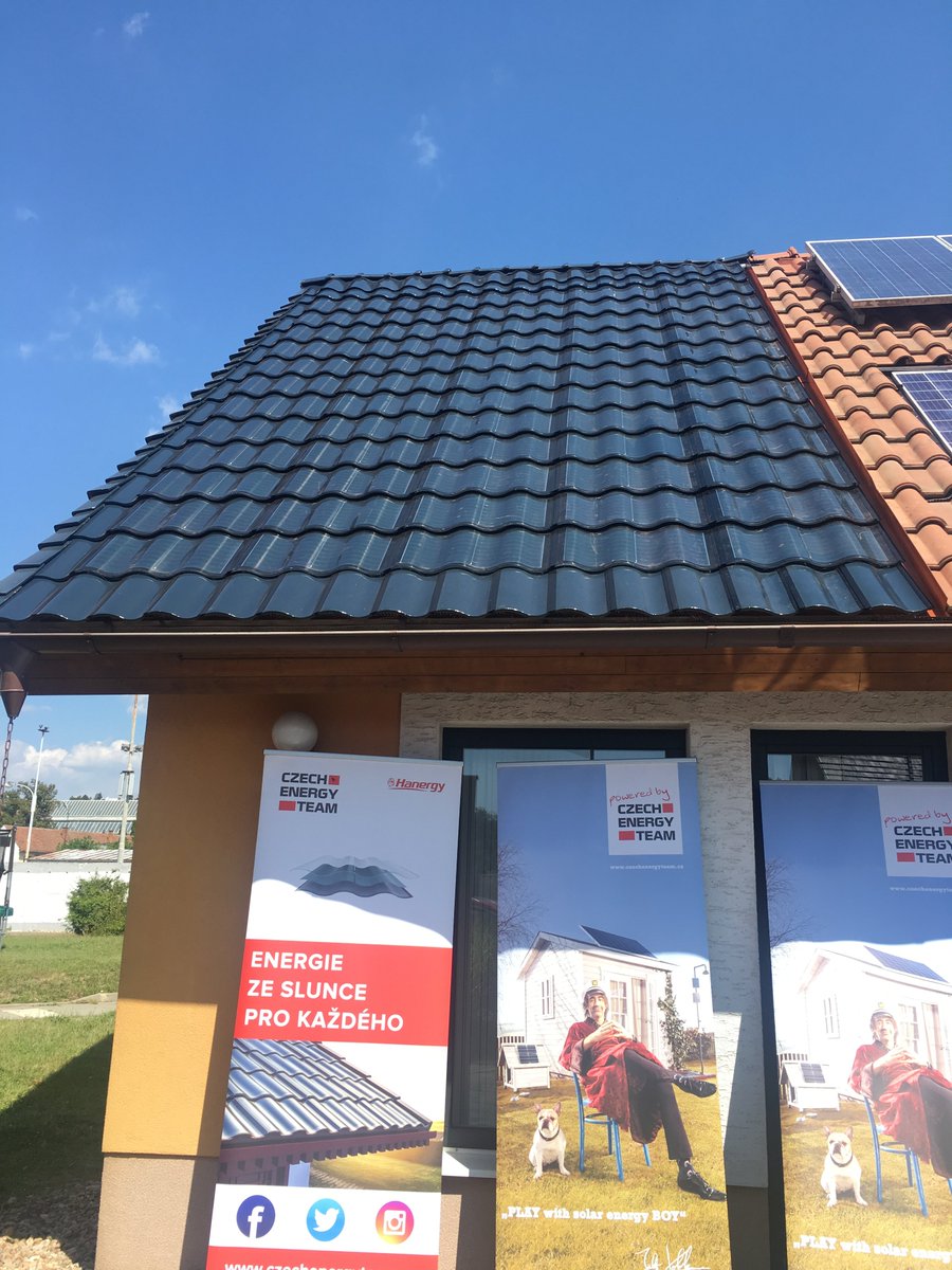 HanergyBrasil's tweet photo. Projetos com a telha solar #Hantile continuam se expandindo pelo mundo: a Czech Energy Team já instalou o primeiro projeto residencial, com 6,5kW. A  #Hantile é distribuída com exclusividade no Brasil pela L8 Energy.

#GoSolar #hantile #telhasolar #energiasolar #designsustentavel https://t.co/Nn5bTsMsAO