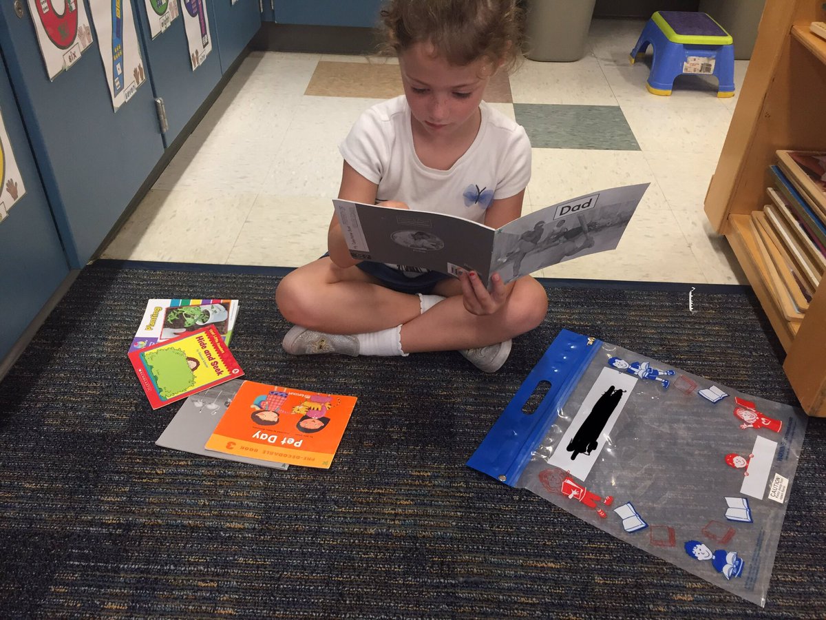 hCook_Mrs's tweet photo. We are all readers in kindergarten!      #franklinkellerkids #readtoself #readersworkshop #routines https://t.co/97VZ8mNogJ