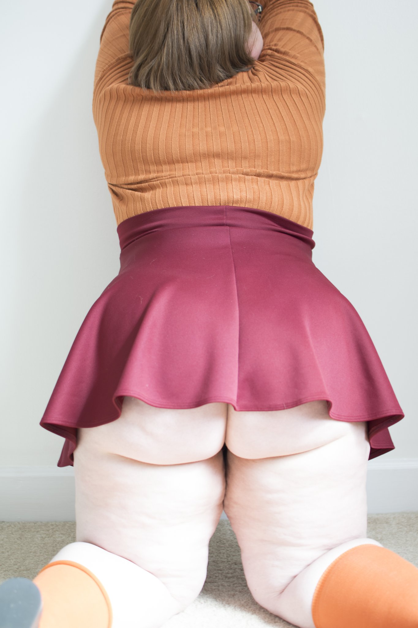 Happy #asswednesday folks. Throwing it back to my #velmacosplay #fatvelma #upskirt #nopanties #kneehighs #lewdcosplay #thickthighs #hugebooty #cellulite #curvy #bbwednesday #bbw https://t.co/jfmWDctnam