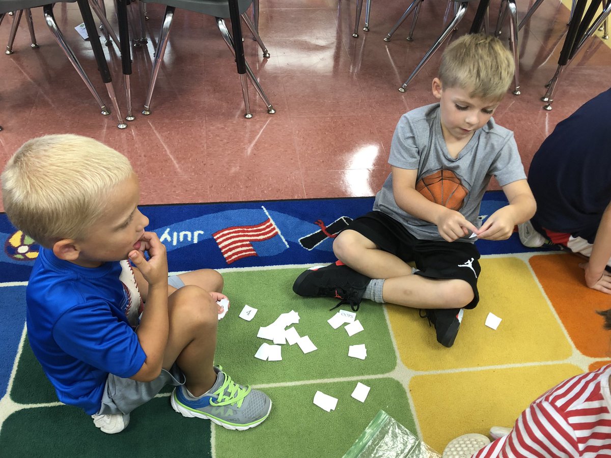 giftedsparkler's tweet photo. Trying out some new games during math. #springrunfun #oneCCPS #whosaysmathisntfun #teamworkmakesthedreamwork #studentteacher #urspcs https://t.co/gNTRgqsqDh