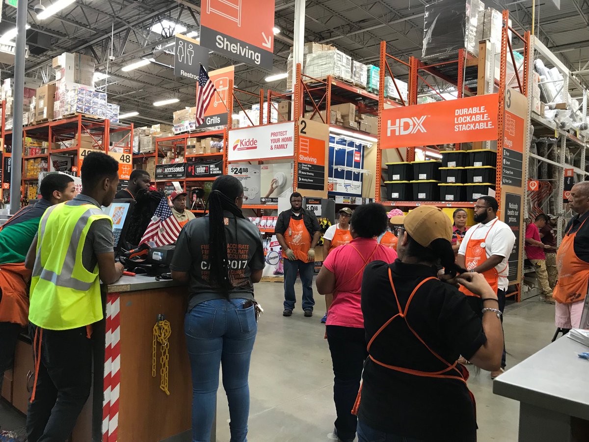 2555 team holding a moment of silence in remembrance of 9/11 victims and in support of survivors. ⁦@paulclymer⁩ ⁦<a href="/JoeZuniga1/">Joe Zuniga</a>⁩ ⁦<a href="/ASDS_2555/">K.Hall</a>⁩