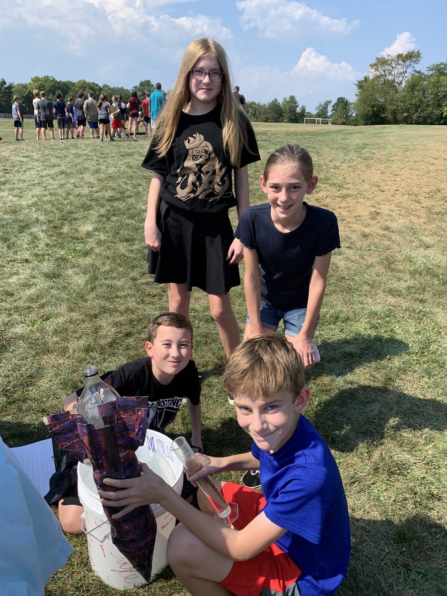 erinmpinero's tweet photo. #PBL #critiqueandrevision @HarmonyMiddle #6thgradescience Students had #choice as they designed, tested, and #revised their #independentvariable to increase their rocket distance! #lcps20 @PBLWorks https://t.co/5jMI8TufKS