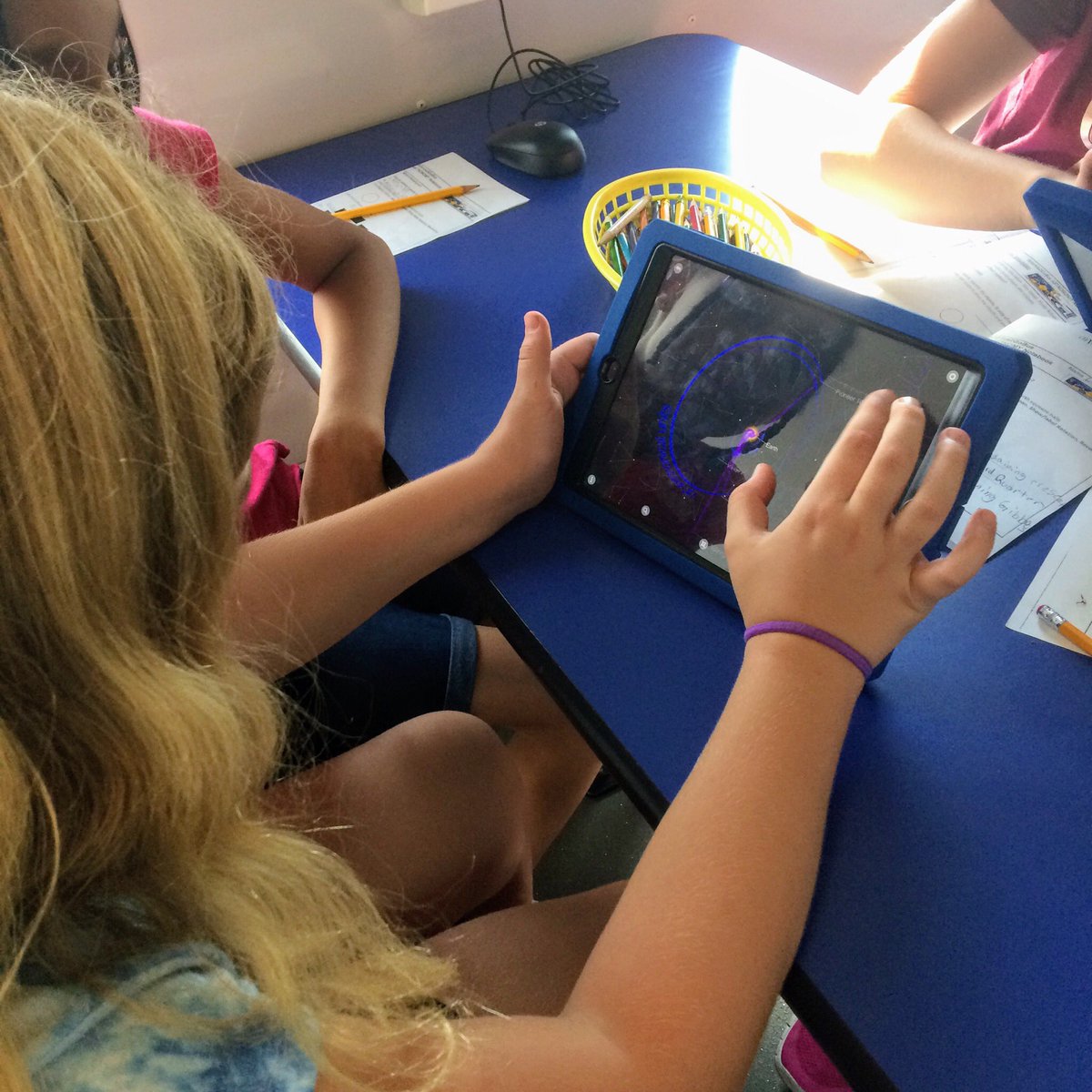 RiverviewTigers's tweet photo. RV 5th Graders had a blast learning about #astronomy on the @ETHOSInnovCtr Science 2 Go! Bus today!  #RiverviewLearns #ElkhartSchools @ElkhartSchools https://t.co/mAmz5OMWci