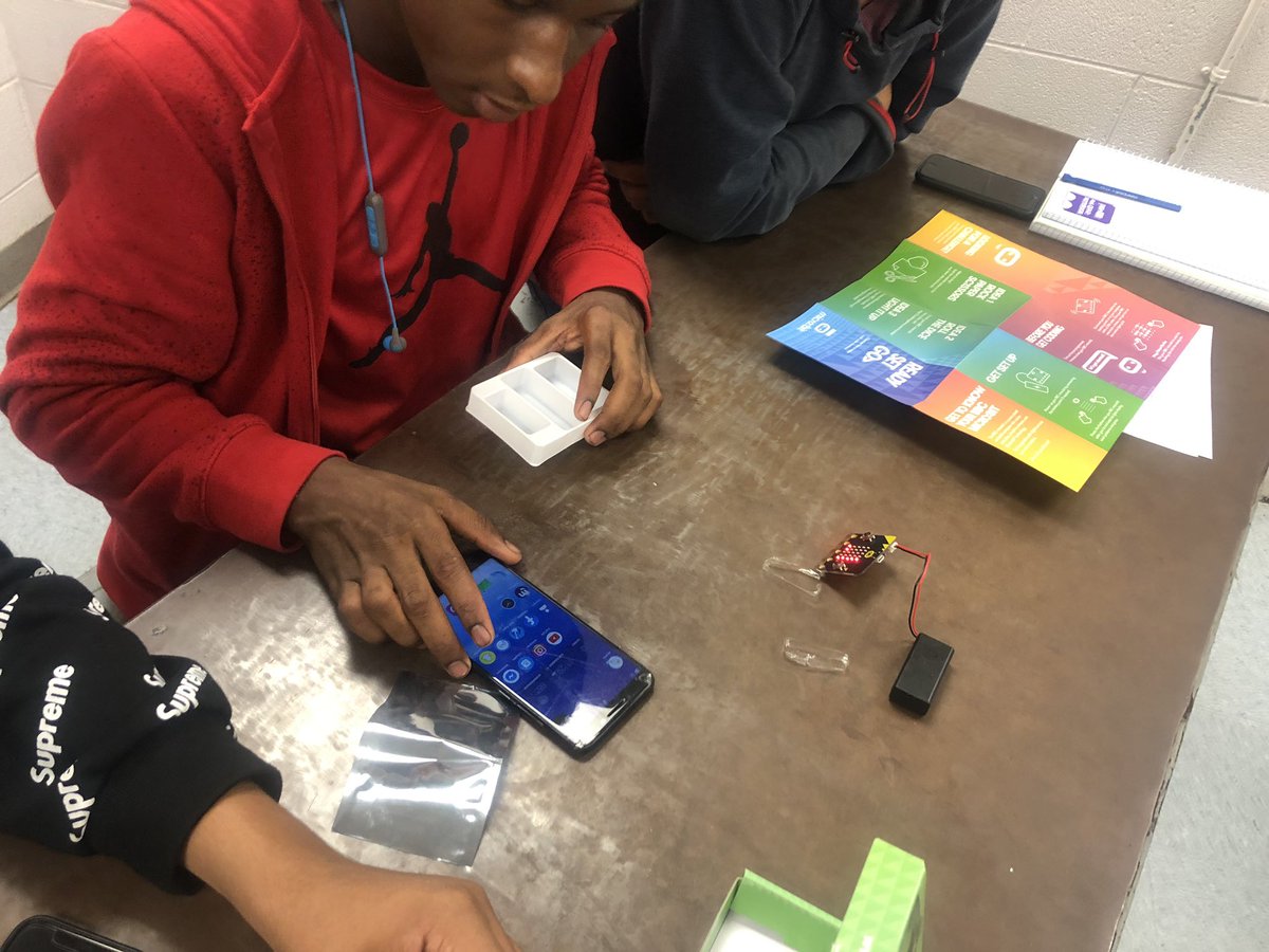 MHSIndMain's tweet photo. Introduced robotic programming/coding to the students today! A Microbit unit, with JavaScript coding.  #CTE #JEFCOEDCTE #MinorHS https://t.co/sPrSI91Pyy