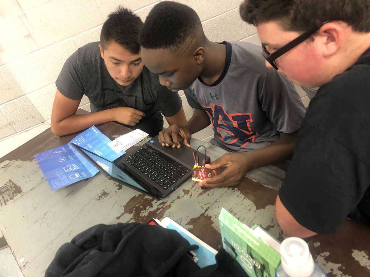 MHSIndMain's tweet photo. Introduced robotic programming/coding to the students today! A Microbit unit, with JavaScript coding.  #CTE #JEFCOEDCTE #MinorHS https://t.co/sPrSI91Pyy
