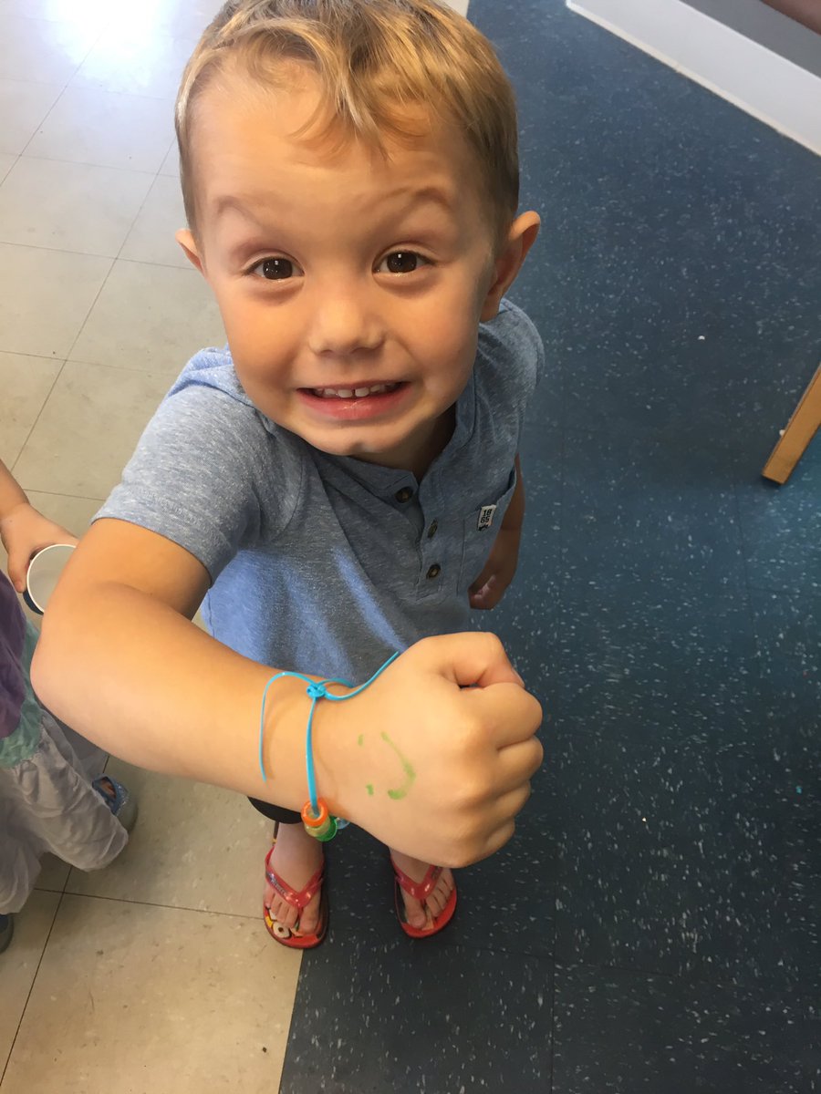 MBetsysel's tweet photo. Today we put our fine motor skills to the test by making friendship bracelets! 🤗 https://t.co/TgQVm5INVQ