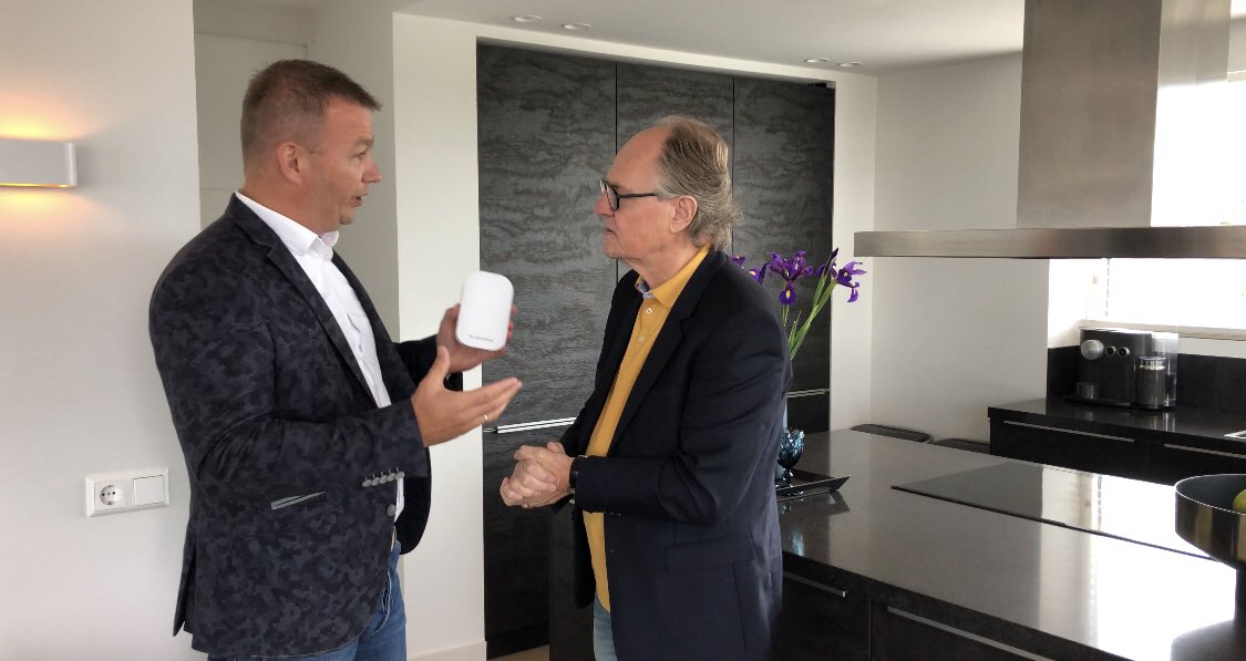 martin_vd_sluis's tweet image. Today we shoot the new promo film 🎞 with Bertram Terpstra for our new product.. next week it will be released!
#plasmamade #Recirculation #app #home #klimaat  #air #sensor #plasmafilter #carbonfilter #newproduct