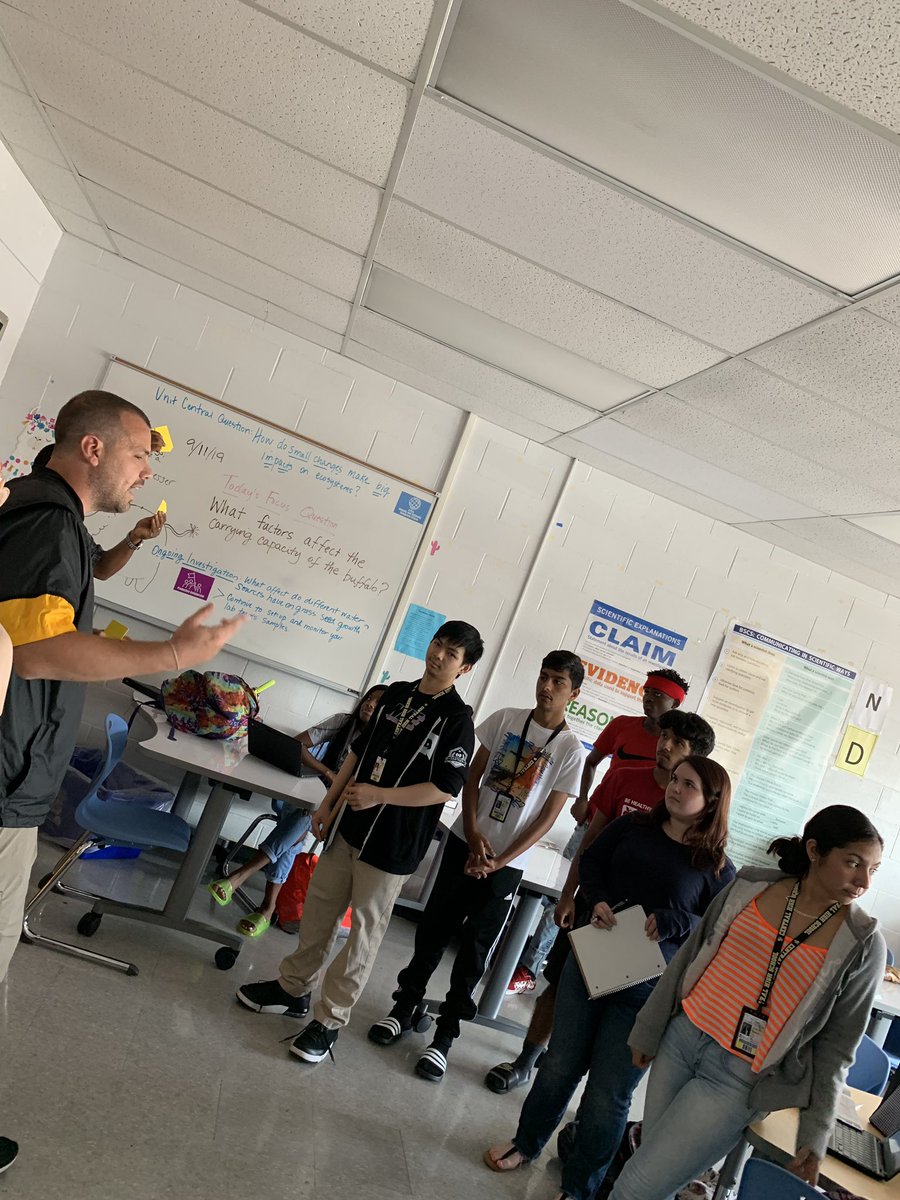 CentralMagnets's tweet photo. So happy to be apart of recognizing our students who are transition ready. Go Jackets, we got this! @JCPSAsstSuptHS @dporterJCPS @JCPSAsstSuptTR @CHSCooksey @CHSEntreMag  @shantelreed11 #yellowid #vip #exclusive #transitionreadycheck #allaccess #youdidthat #congratulations https://t.co/nWt0eYk9e9