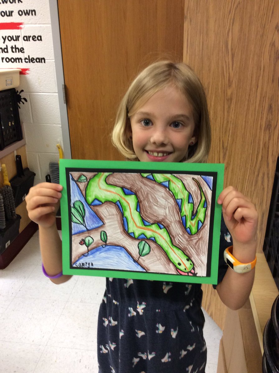 kfinkART's tweet photo. 3rd grade students are drawing reptiles or amphibians. They are shading when they color!@kfinkART @RoundHillES #rhes19 #rheawesome @kfinkART https://t.co/vAbGE4Tjy3