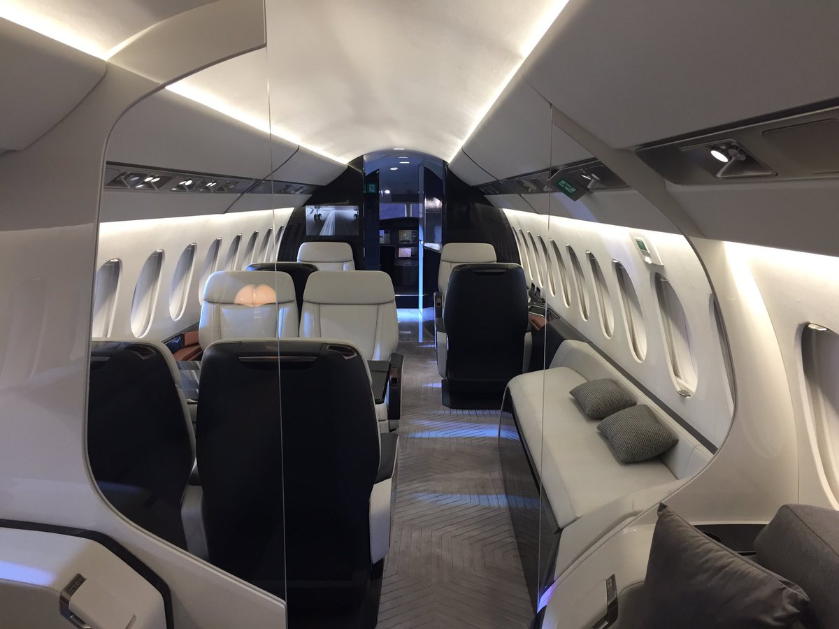 Allplane's tweet photo. Checking out the cabin interior mock-up of the upcoming @DassaultFalcon 6X 🇫🇷🛩executive jet at #RUBAE Moscow 🇷🇺- besides the elegant design, what really caught my eye is this extra window on the roof, right by the cabin entrance! https://t.co/rPrRYouNTZ