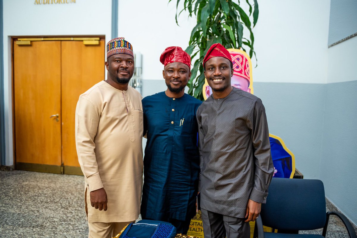Opetuyii's tweet photo. Congrats @Omojuwa
#DigitalWealthBook
#CODED2019
September 10th, 2019
📷 @Mayowa_Aboah
@BashirAhmaad
@toluogunlesi
@MimieLaushi
@Johannxs https://t.co/PgB2HHxIqY