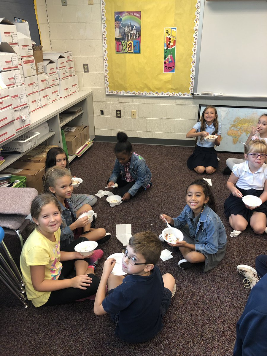 ESASDRyanMoran's tweet photo. Congratulations to the Bushkill Elementary Student Summer Readers!!!  Way to go!  🍨 🎉 @esasdeled @MattPrincipal https://t.co/23wKDagRYT
