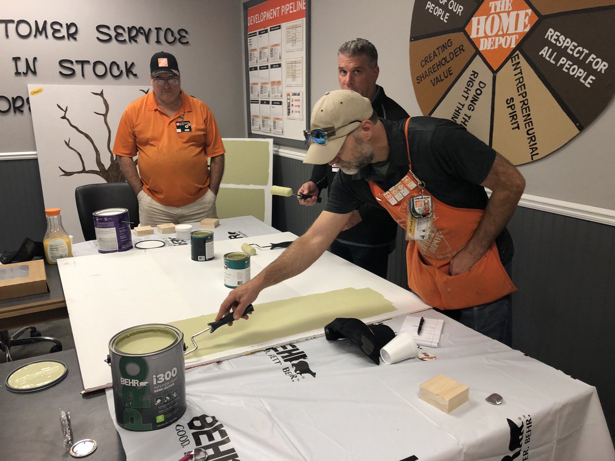 fred_behr's tweet photo. @HomeDepot2747 @HomeDepotMidlan #Behr Paint Training @Tom_mac_behr getting hands on!  Great class thank you! @TrentLemuel @AnzarutMark https://t.co/s7pe7xTzz8