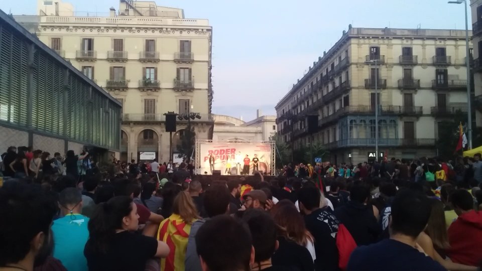 Tokirik ez egunari bukaera eman dion ekitaldi politikoan! 
#11deSeptiembre #OrganitzemPoderPopular #Independentzia #Sozialismoa #Feminismoa #Internazionalismoa #brigadak2019 <a href="/Askapena/">Askapena</a> <a href="/itacappcc/">Ítaca</a> <a href="/Endavant_Bcn/">Endavant Barcelonès</a> <a href="/CUPBarcelona/">CUP Barcelona ♀</a> <a href="/cos_bcn/">COS Barcelonès</a> <a href="/ArranBarcelona/">Arran Barcelonès</a> <a href="/SEPC_nacional/">SEPC</a> <a href="/AlertaSolidaria/">Alerta Solidària</a>